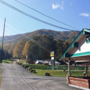 Фотографии мини отеля 
            Scottish Inn Maggie Valley