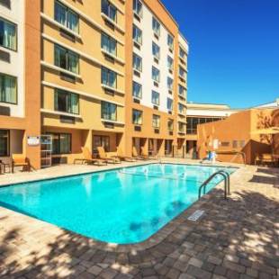 Фотографии гостиницы 
            Courtyard by Marriott Charlotte Airport/Billy Graham Parkway