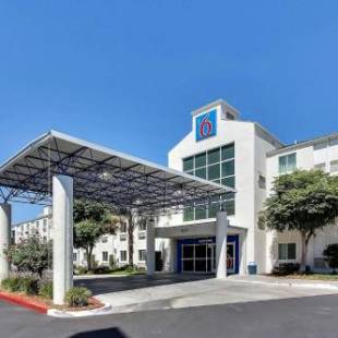 Фотографии гостиницы 
            Motel 6-Gilroy, CA