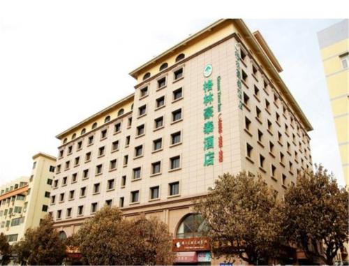 Фотография гостиницы GreenTree Inn Shandong Qingdao Wuyishan Road Jiashike Shopping center Business Hotel