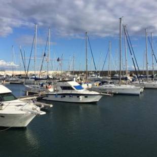 Фотографии мини отеля 
            Puerto Calero Boat