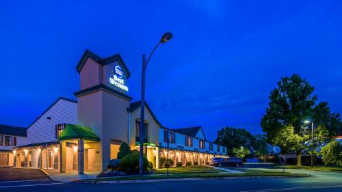 Фотография мотеля SureStay Hotel by Best Western East Brunswick