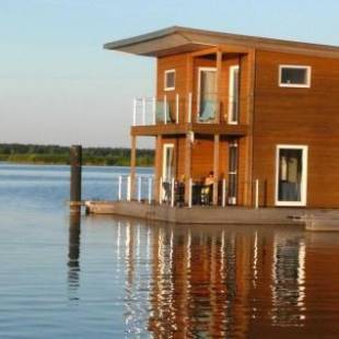 Фотографии мини отеля 
            FLOATING HOUSES Classic _ Kroeslin