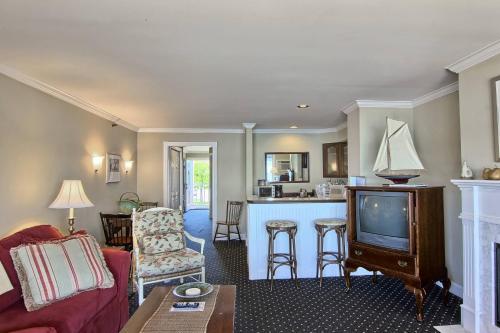 Фотография гостевого дома 210 Water Street Inn