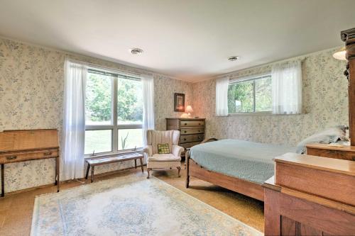 Фотография гостевого дома Stair-Free Lexington Home with Blue Ridge Mtn Views!