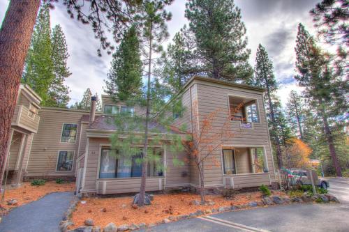 Фотографии гостевого дома 
            Tall Pines Retreat by Lake Tahoe Accommodations