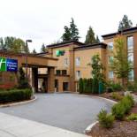 Фотография гостиницы Holiday Inn Express and Suites Surrey, an IHG Hotel