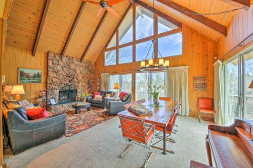 Фотографии гостевого дома 
            Lake Arrowhead House with Large Deck, Grill and Views!