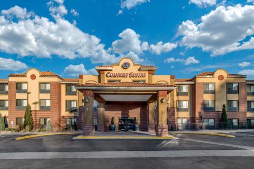 Фотография гостиницы Comfort Suites Lakewood - Denver