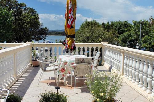 Фотография гостевого дома Apartments by the sea Punat, Krk - 5329