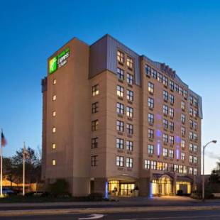 Фотографии гостиницы 
            Holiday Inn Express & Suites Boston - Cambridge, an IHG Hotel