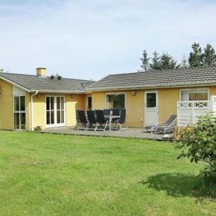 Фотографии гостевого дома
Four-Bedroom Holiday home in Jerup 9