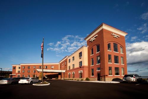 Фотография гостиницы Hampton Inn Marquette-Waterfront