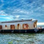 Фотография мини отеля Aqua Castle Houseboat - by Aqua Jumbo Houseboats