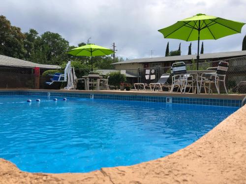 Фотография мотеля Red Bluff Inn