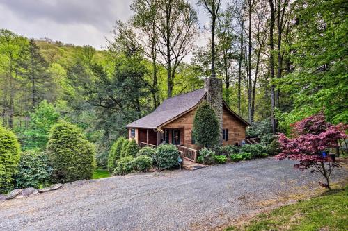 Фотографии гостевого дома 
            Gathering Place Cabin with Hot Tub and Fishing Pond!