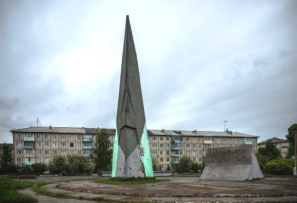 Фотография памятника Стела В честь 10-летия основания Лесосибирска