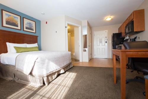 Фотография гостиницы Candlewood Suites Rocky Mount, an IHG Hotel