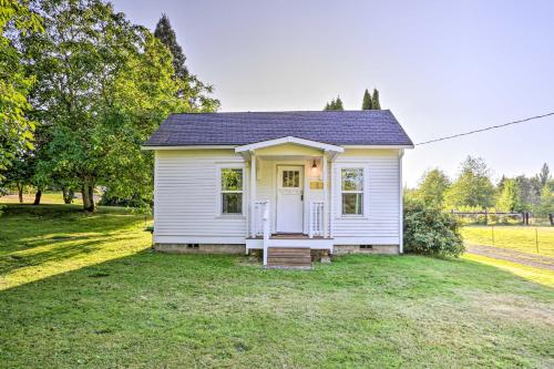 Фотографии гостевого дома 
            Ferndale Cottage on Private 20 Acre Farm!