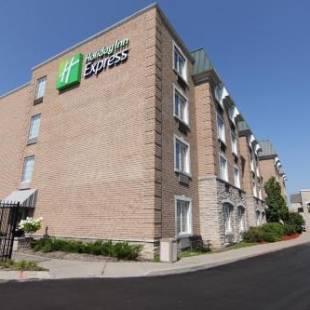 Фотографии гостиницы 
            Holiday Inn Express Whitby Oshawa, an IHG Hotel