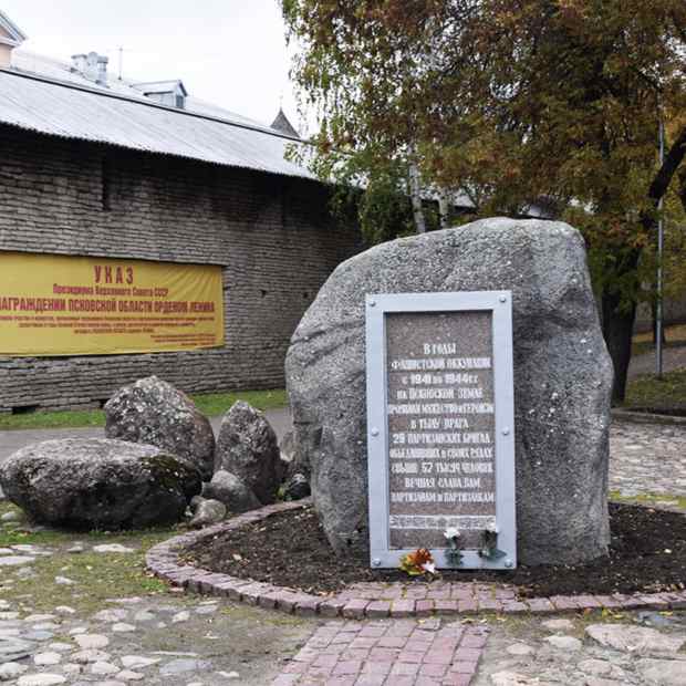 Псковский мемориал. Концлагерь в крестах Псков.