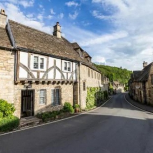 Фотография гостевого дома Luxury Cotswolds Cottage including Hot tub, Castle Combe