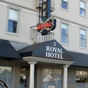 Фотография гостиницы Royal Hotel Chilliwack