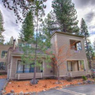 Фотография гостевого дома Tall Pines Retreat by Lake Tahoe Accommodations