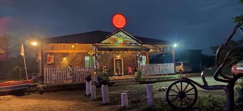 Фотографии гостиницы 
            Windchime Cottages