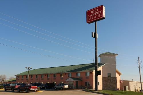 Фотографии гостиницы 
            Red Carpet Inn & Suites North Sioux City