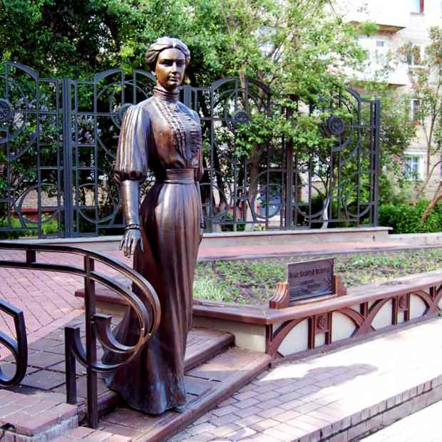 Фотографии памятника 
            Памятник Ирине Паскевич-Эриванской
