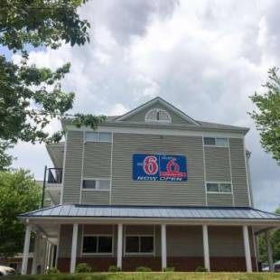 Фотографии гостиницы 
            Motel 6-Greensboro, NC - I-40