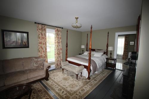 Фотография мини отеля Maplehurst Manor Bed and Breakfast