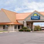 Фотография мотеля Days Inn & Suites by Wyndham Kokomo