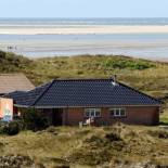 Фотография гостевого дома Five-Bedroom Holiday home in Fanø 2