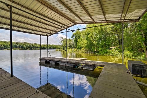 Фотографии гостевого дома 
            Waterfront Lake Barkley Home with Deck and Fire Pit!