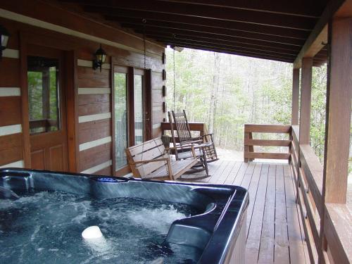 Фотографии гостевого дома 
            Serenity Ridge - Secluded Log Cabin on Knoll Top Setting near Boone, NC