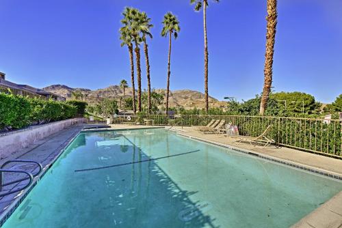 Фотографии гостевого дома 
            Palm Desert Townhouse with Mtn Views and Pool Access!