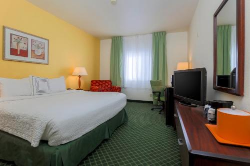 Фотография гостиницы Fairfield Inn by Marriott Tracy