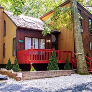 Фотография гостевого дома 3 Bedroom Adventure Chalet, Near the best of the Poconos