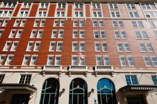 Фотография гостиницы Hotel Julien Dubuque