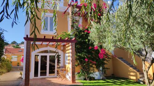 Фотография гостевого дома Casa da Foz - Charming House near beach and lagoon for families and groups