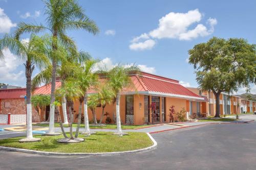 Фотографии гостиницы 
            Stayable Suites Kissimmee East