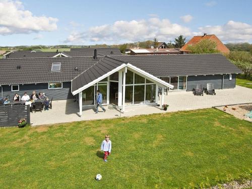 Фотография гостевого дома Five-Bedroom Holiday home in Sydals 4