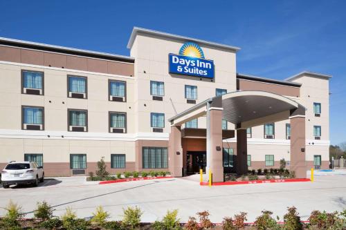 Фотографии гостиницы 
            Days Inn & Suites by Wyndham Houston NW Cypress