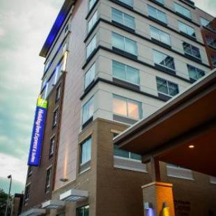 Фотографии гостиницы 
            Holiday Inn Express & Suites Downtown Louisville, an IHG Hotel