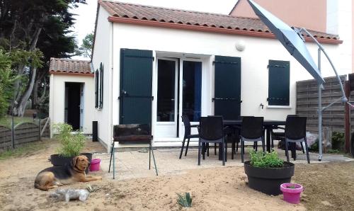 Фотография гостевого дома maison 300m mer à Brétignolles-sur-Mer (La Parée)- Calme