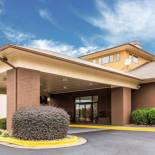 Фотография гостиницы Quality Suites Convention Center - Hickory