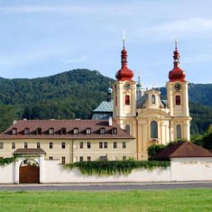 Фотографии гостевого дома 
            Klášter Hejnice, vzdělávací, konferenční a poutní dům