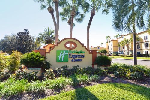 Фотографии гостиницы 
            Holiday Inn Express Hotel & Suites - The Villages, an IHG Hotel